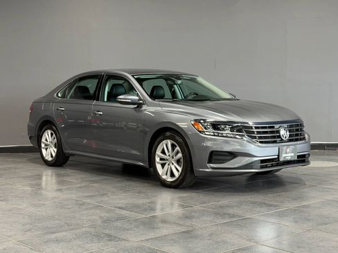 Used 2020 Volkswagen Passat 2.0T SE FWD image 3