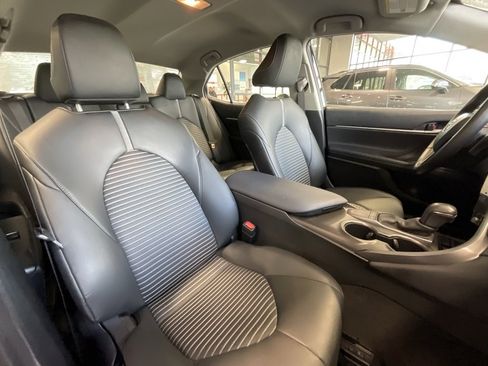 Used 2024 Toyota Camry SE image 19