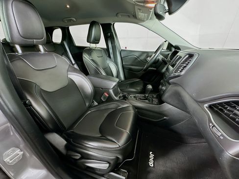 Used 2019 Jeep Cherokee Latitude Plus w/ Comfort/Convenience Group image 29