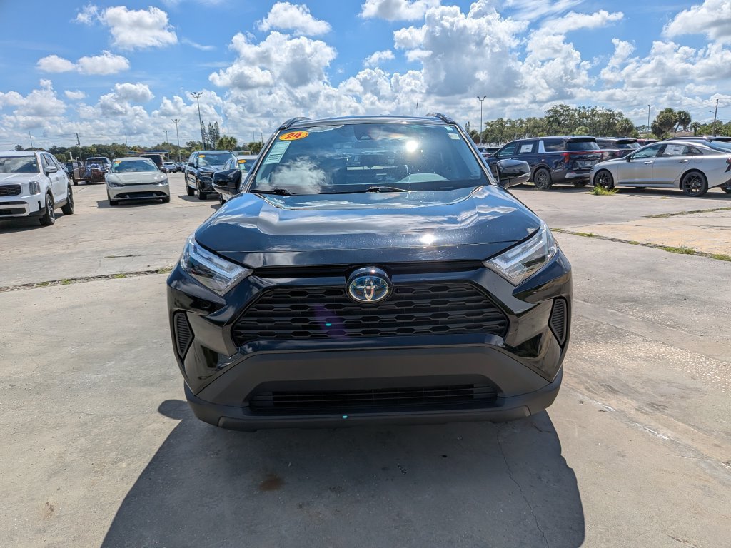 Used 2024 Toyota RAV4 XLE AWD/4WD image 3