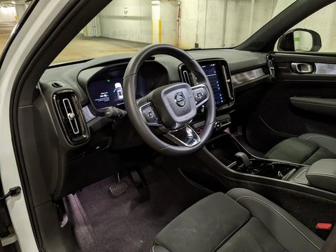 Certified 2023 Volvo XC40 Recharge Ultimate image 8