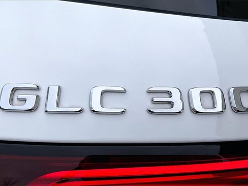 Used 2025 Mercedes-Benz GLC 300 4MATIC image 33