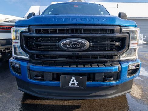 Used 2022 Ford F250 Lariat w/ Black Appearance Package image 10