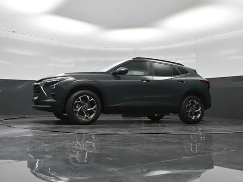 New 2026 Chevrolet Trax LT w/ Driver Confidence Package FWD image 21