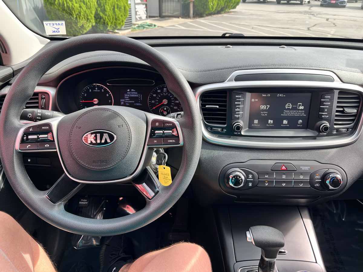 Used 2020 Kia Sorento LX AWD/4WD image 9