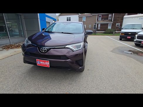 Used 2018 Toyota RAV4 LE image 3