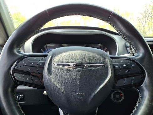 Used 2020 Chrysler Pacifica Touring-L w/ S Appearance Package FWD image 20