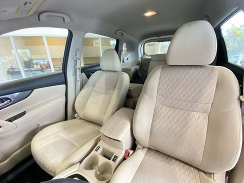 Used 2020 Nissan Rogue SV w/ Premium Package AWD/4WD image 14