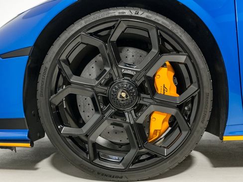 Used 2023 Lamborghini Huracan Tecnica image 15
