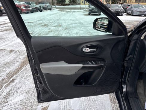 Used 2014 Jeep Cherokee Latitude image 9