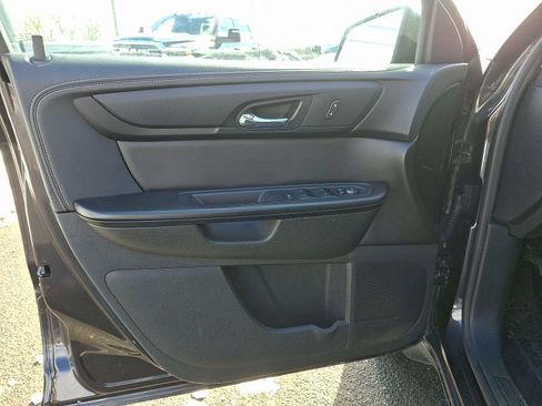 Used 2017 Chevrolet Traverse LT w/ Style and Technology Package image 15