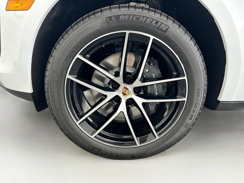 Used 2026 Porsche Macan AWD/4WD image 31