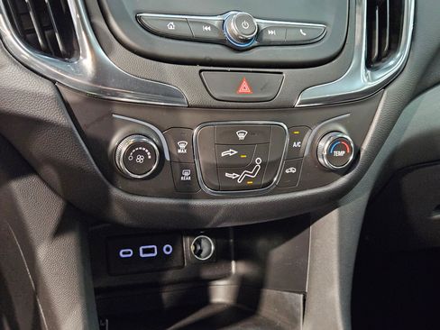 Used 2021 Chevrolet Equinox LT image 30