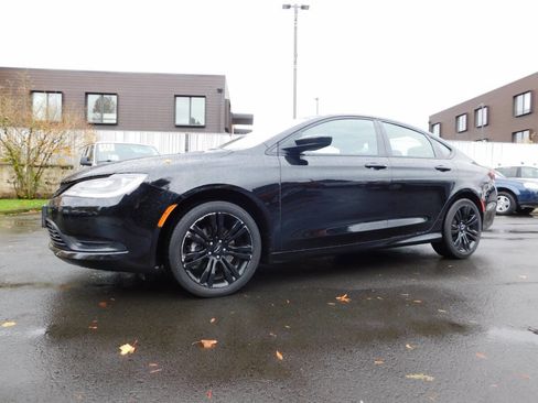 Used 2017 Chrysler 200 LX image 4