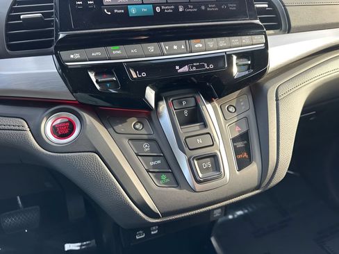 Used 2025 Honda Odyssey Sport-L image 12