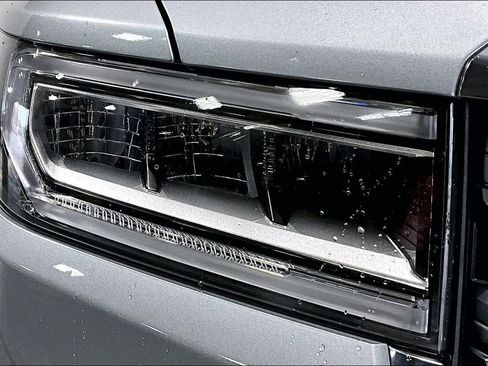 Used 2023 GMC Acadia AT4 w/ Technology Package image 28