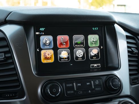 Used 2017 Chevrolet Suburban LT image 22