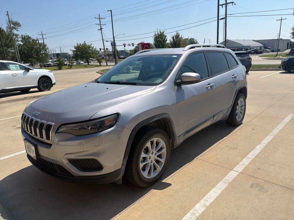 Used 2021 Jeep Cherokee Latitude AWD/4WD image 3
