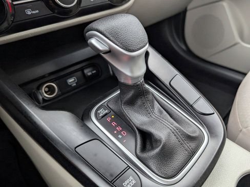 Certified 2022 Kia Soul LX image 35