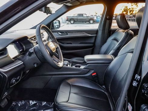 Certified 2024 Jeep Grand Cherokee L Limited w/ Luxury Tech Group II image 22