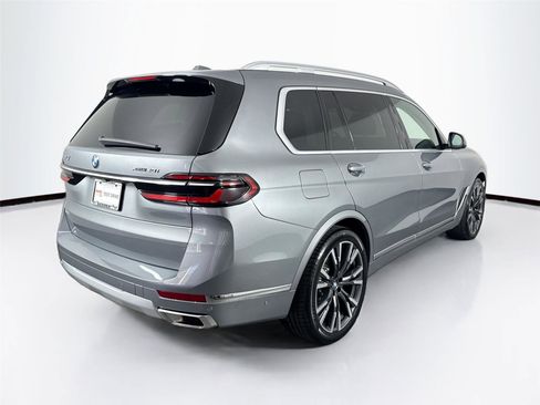 Used 2023 BMW X7 xDrive40i w/ Premium Package image 2