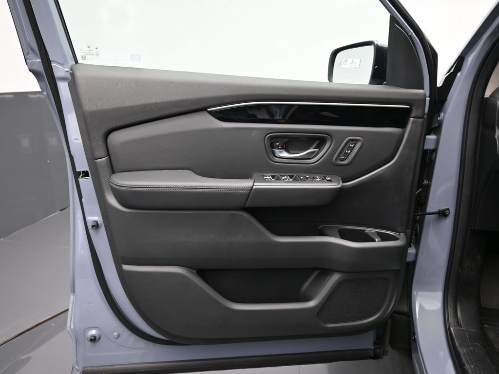 New 2025 Honda Pilot Touring image 16