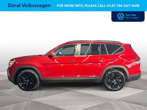 Certified 2025 Volkswagen Atlas SE w/ Black Wheel Package image 5