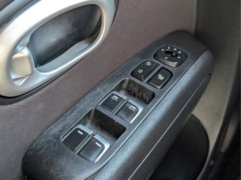 Used 2019 Kia Soul + image 38