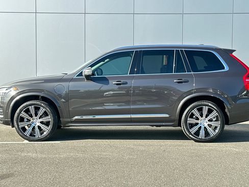 Used 2024 Volvo XC90 T8 Plus image 2