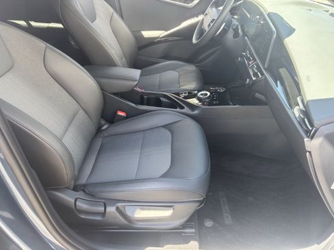 Certified 2025 Kia Niro EX FWD image 9
