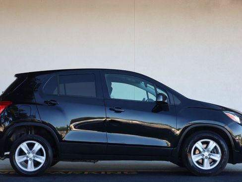 Used 2022 Chevrolet Trax LS w/ Tint and Cruise Package FWD image 2