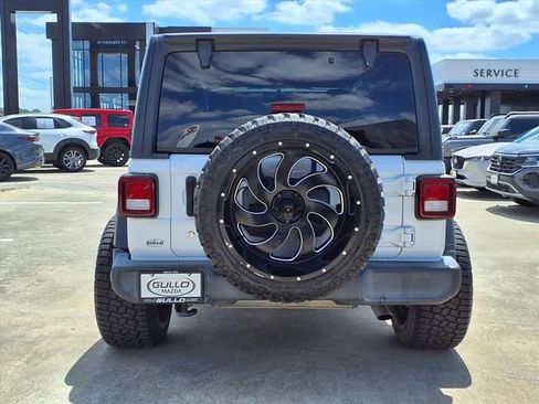 Used 2018 Jeep Wrangler Sport image 6