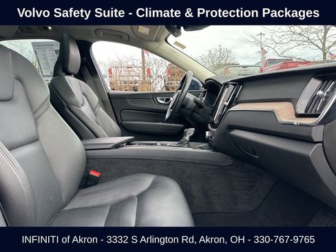 Used 2021 Volvo XC60 T5 Momentum w/ Premium Package image 26