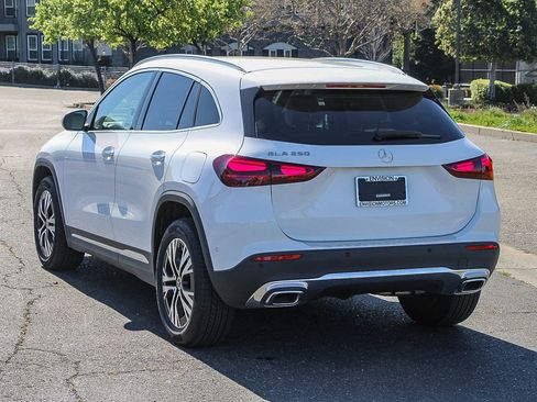 Certified 2025 Mercedes-Benz GLA 250 image 27