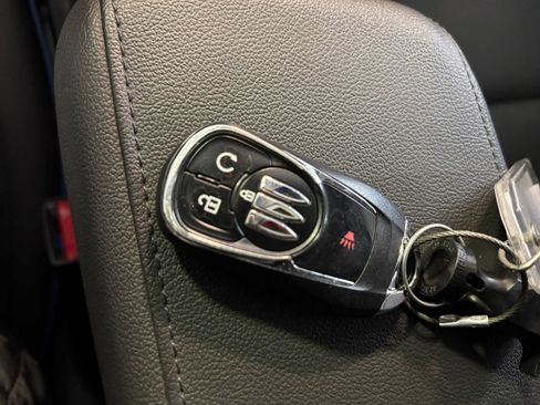 Used 2025 Buick Envista Sport Touring image 25