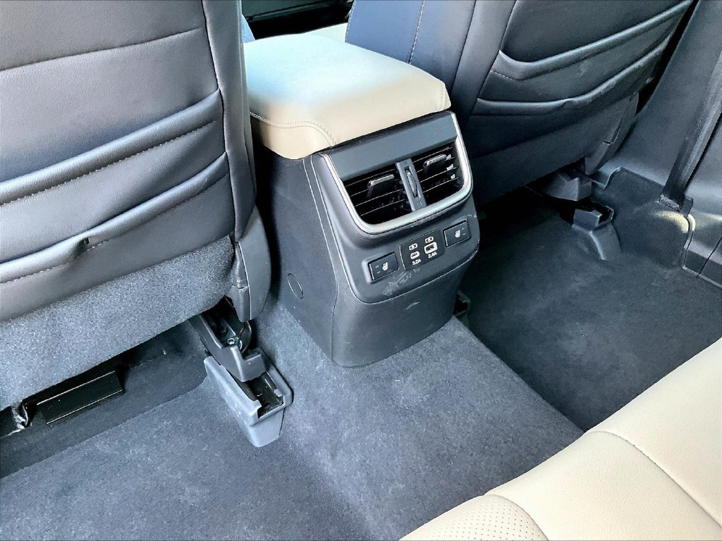 Used 2025 Subaru Outback Limited AWD/4WD image 11