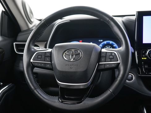 Used 2024 Toyota Highlander Limited AWD/4WD image 18