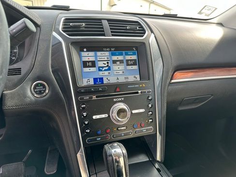 Used 2018 Ford Explorer Platinum image 16