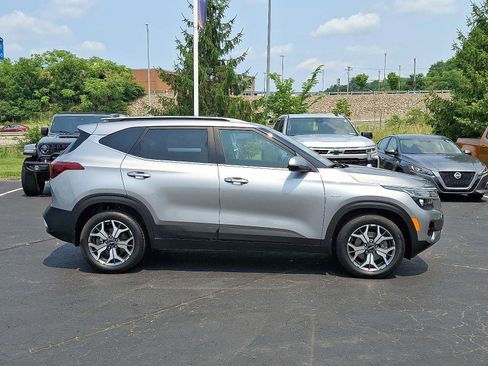 Used 2023 Kia Seltos EX AWD/4WD image 7