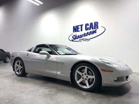 Used 2006 Chevrolet Corvette Coupe w/ Preferred Equipment Group RWD image 4