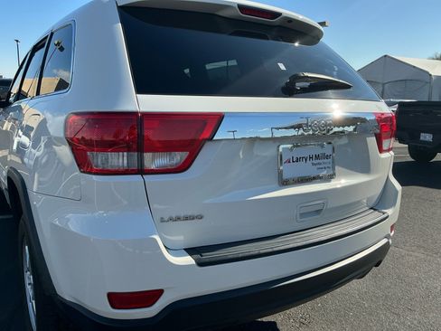 Used 2012 Jeep Grand Cherokee Laredo w/ Laredo E Group image 24