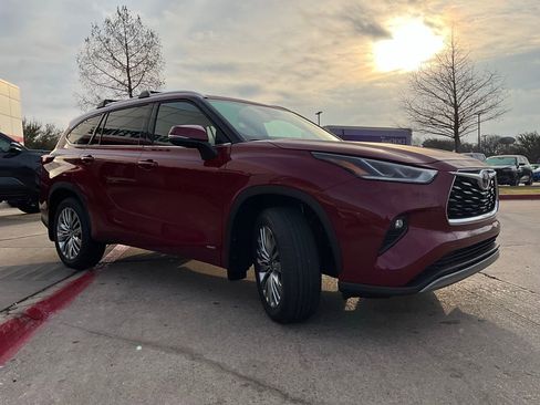 New 2026 Toyota Highlander Platinum image 4