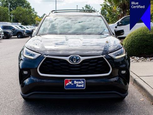 Used 2022 Toyota Highlander Bronze Edition AWD/4WD image 2