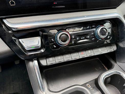 Used 2025 GMC Sierra 2500 Denali w/ Denali Reserve Package AWD/4WD image 13