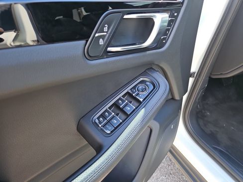Used 2023 Porsche Macan AWD/4WD image 24