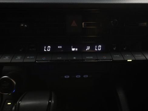 Used 2025 Toyota Land Cruiser image 32