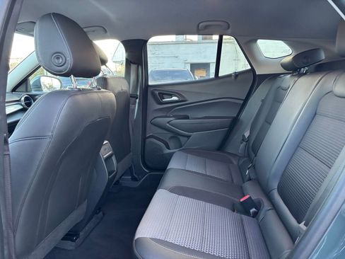 Used 2025 Chevrolet Trax LT image 23