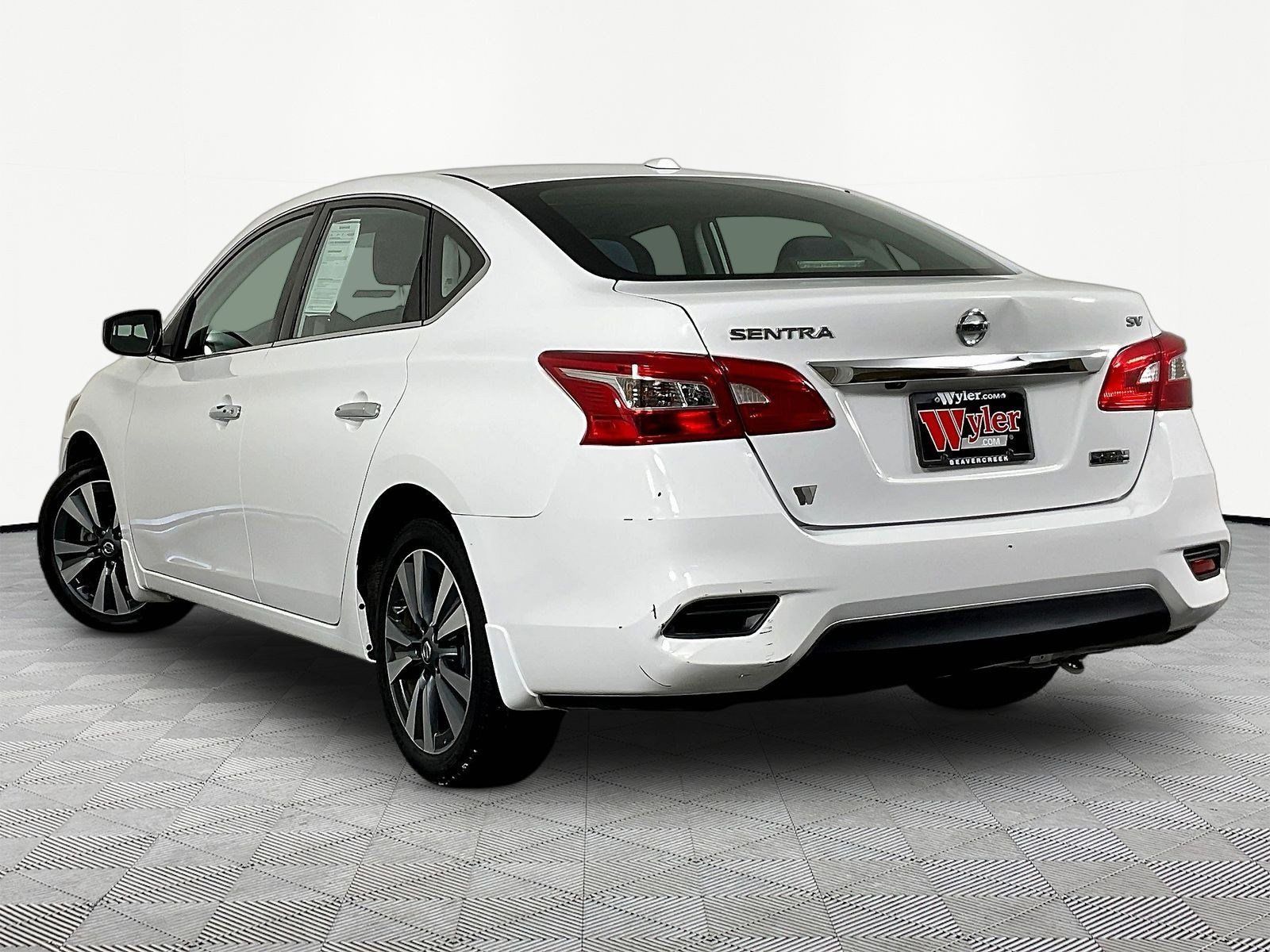 Used 2019 Nissan Sentra SV w/ Special Edition Package FWD image 4
