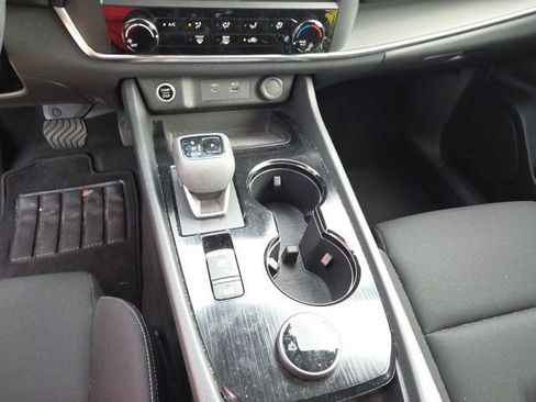 Used 2023 Nissan Rogue S AWD/4WD image 18