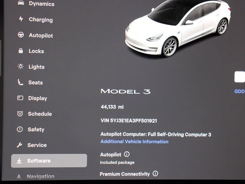 Used 2023 Tesla Model 3 Standard Range image 8
